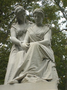 Memorial statue